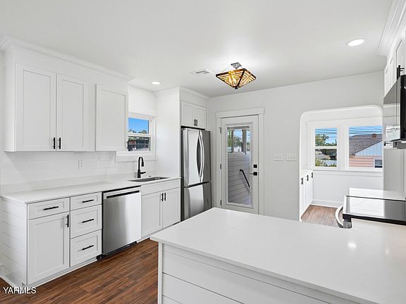 4th image of 701 S 17th Ave