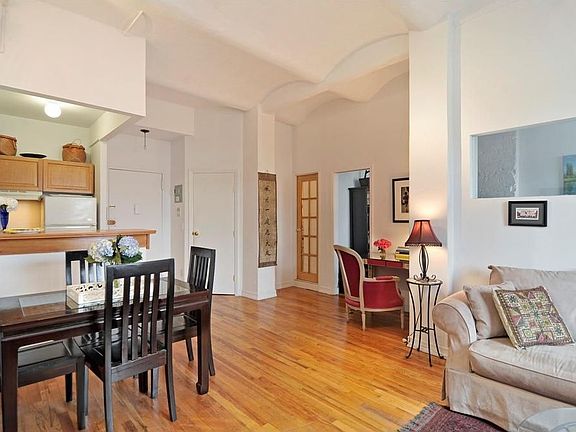 2nd image of 720 Greenwich St #7R