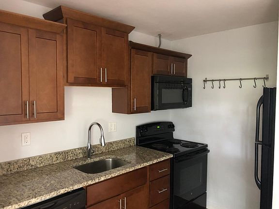 2nd image of 504 Varsity St #504
