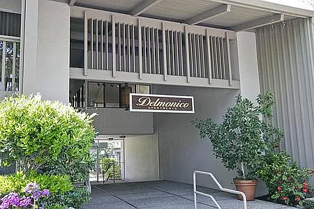 Del Monico Apartments — Photo 16
