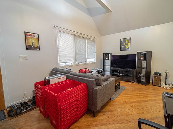 3rd image of 1732 W Le Moyne St