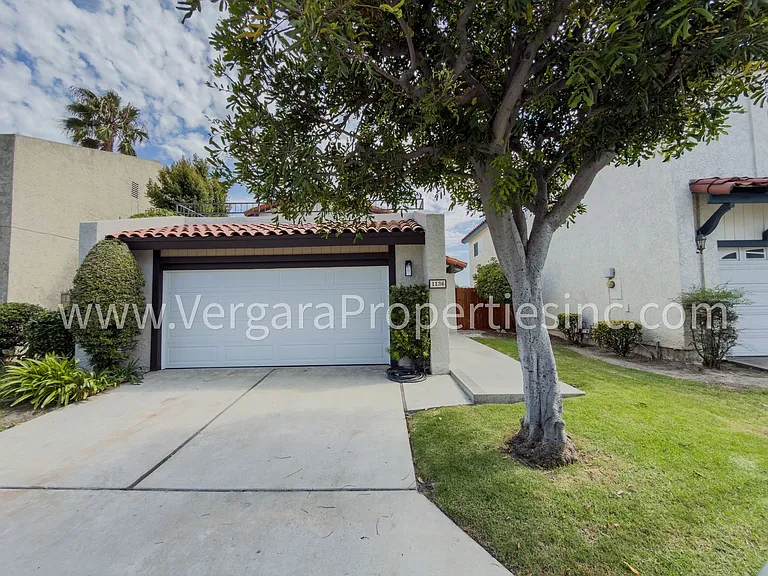 1136 Gian Dr — Photo 2