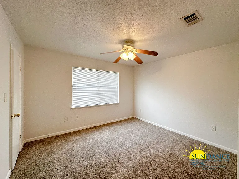 308 Woodrow St E #D — Photo 12