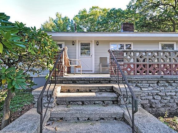 4th image of 156 Aberdeen Ave