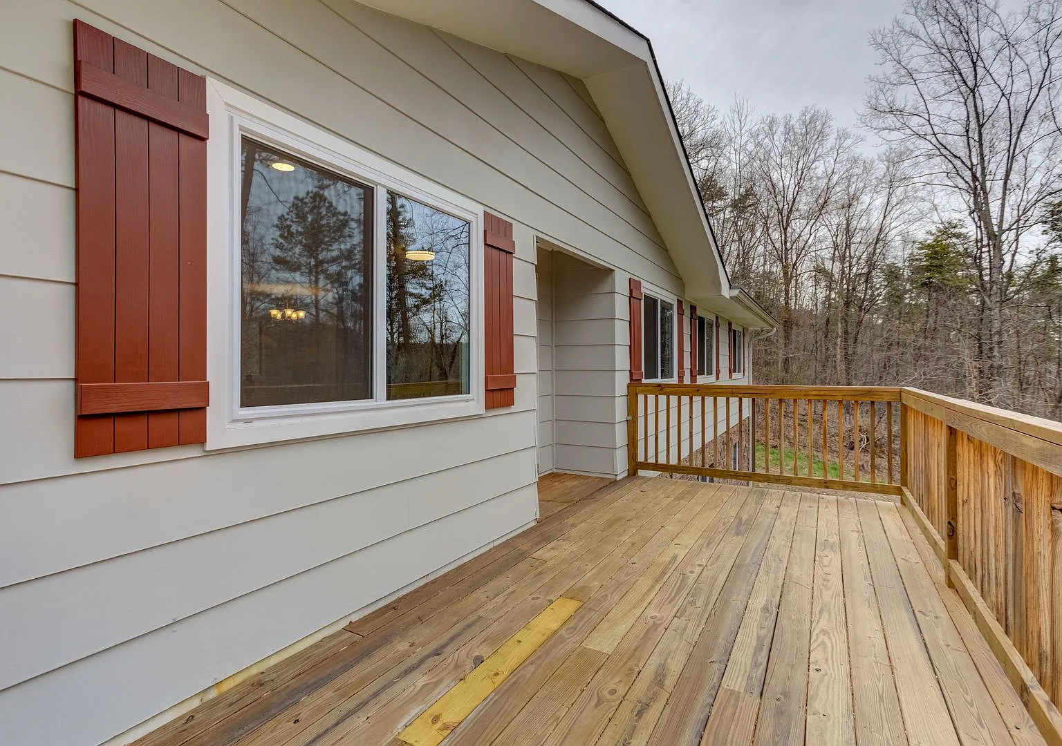 Spacious 5 Bedroom Home in Ooltewah with Basement & Workshop! — Photo 2