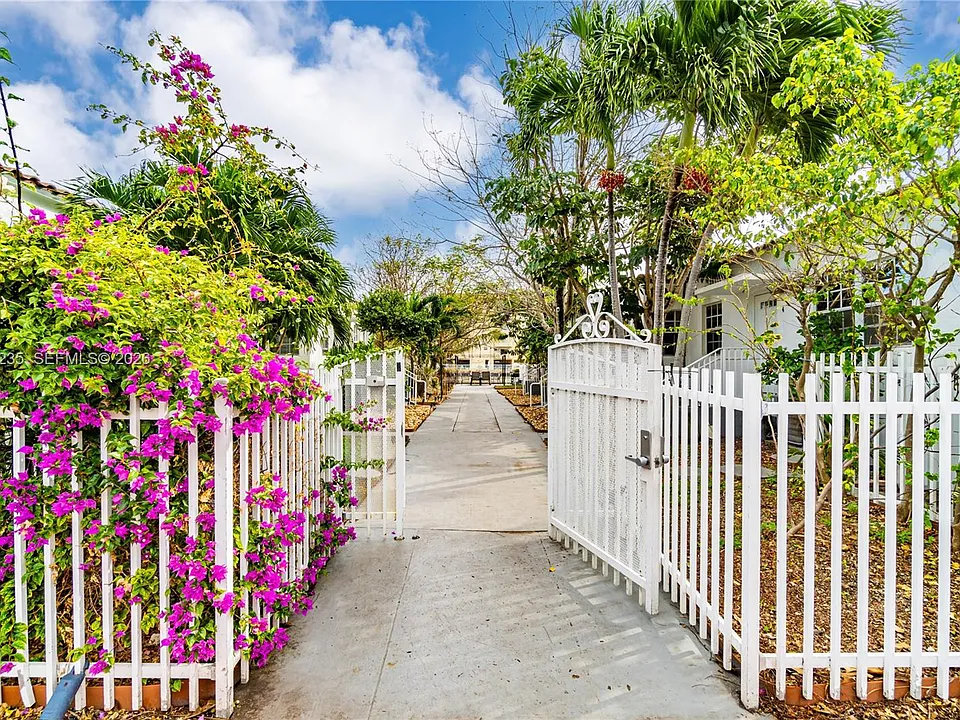 8401 Crespi Blvd #3
