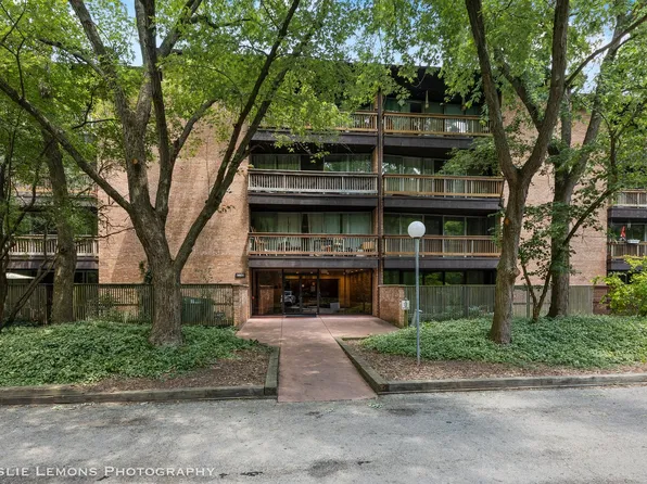 5600 Hillcrest Ln APT 2M, Lisle, IL 60532