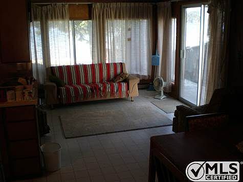 land and lake place 050