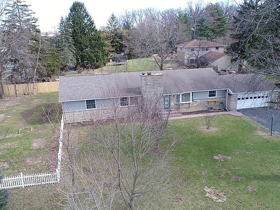 2nd image of 111 Tanglewood Dr