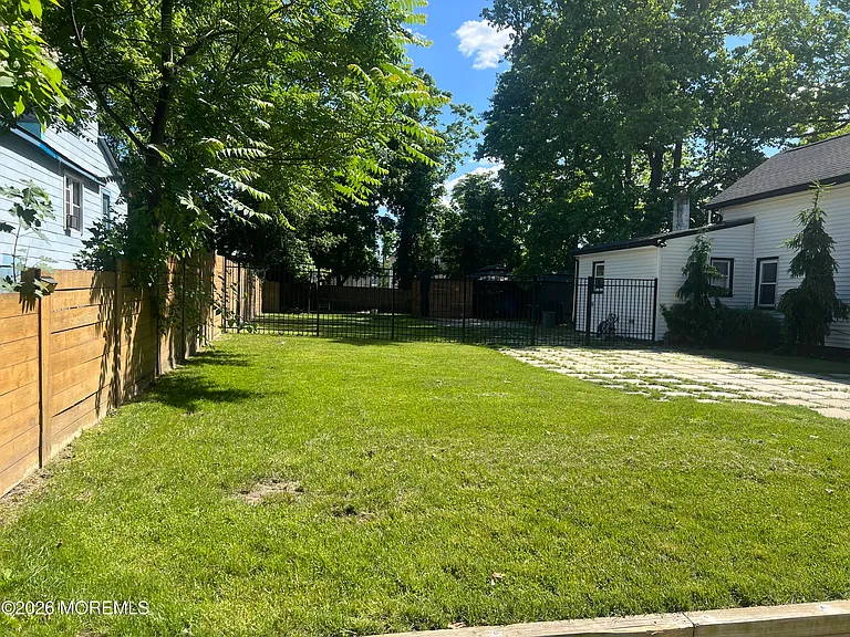 1224 Washington Ave — Photo 3