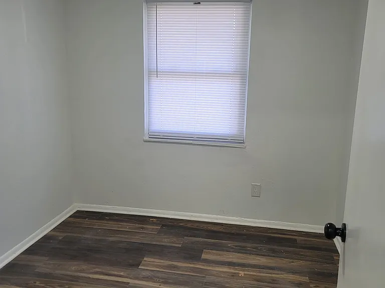 10038 Hawkins Ct — Photo 8
