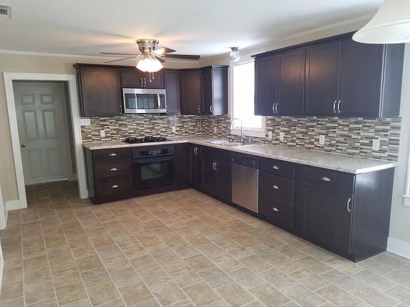 Beautiful Kitchen - Stainless Appliances