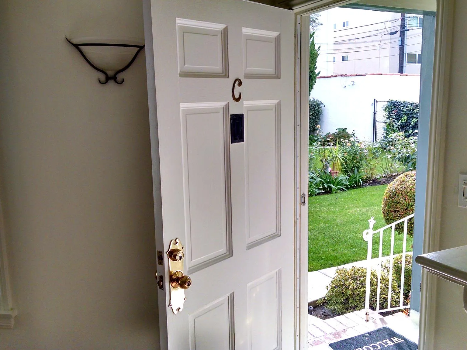 2 bed, 1000 sqft, $3,300 — Photo 4