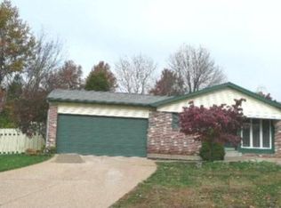 1671 Somerset Ridge Dr, Fenton, MO 63026