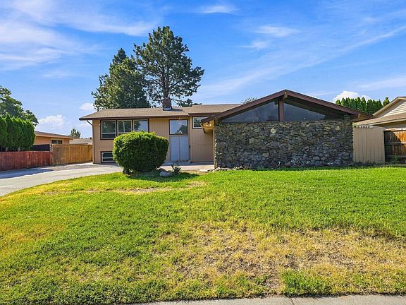 3rd image of 2505 W Grand Ronde Pl