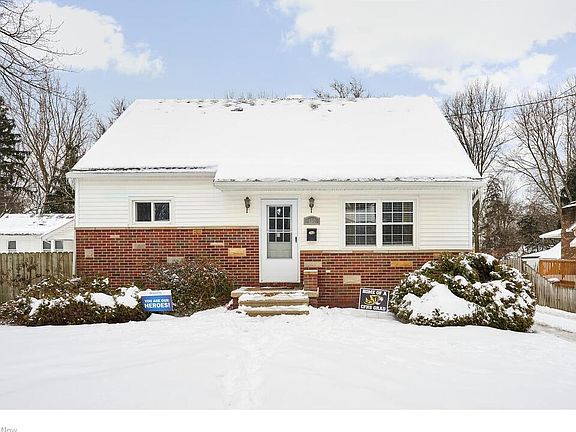 2nd image of 450 Loomis Ave