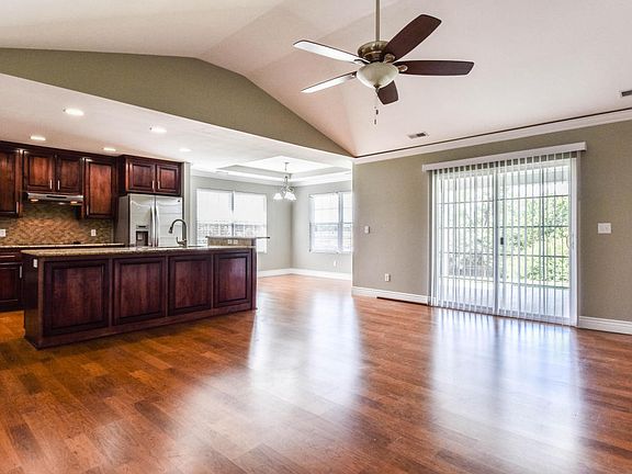 5th image of 200 Ellsworth Dr
