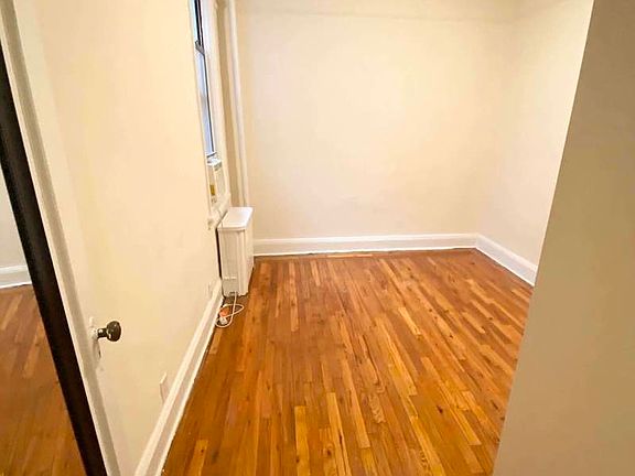 3rd image of 750 10th Ave #4E