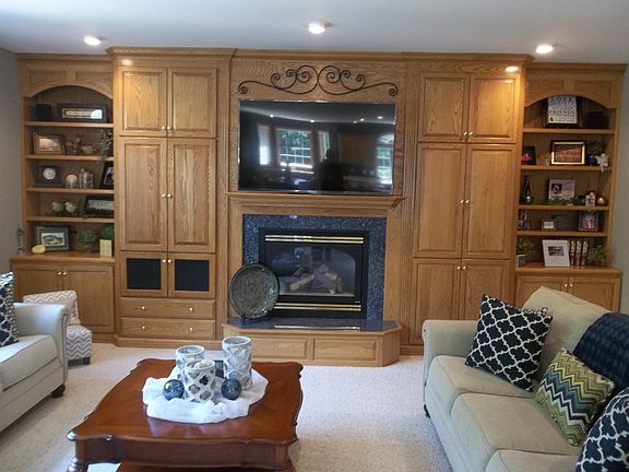 4th image of 403 Woodland Way