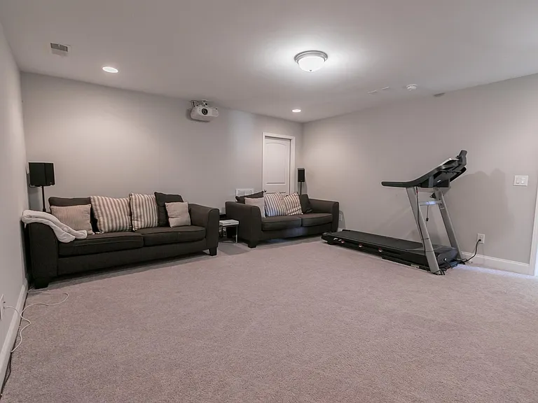 1055 Crisp Spring Dr — Photo 43
