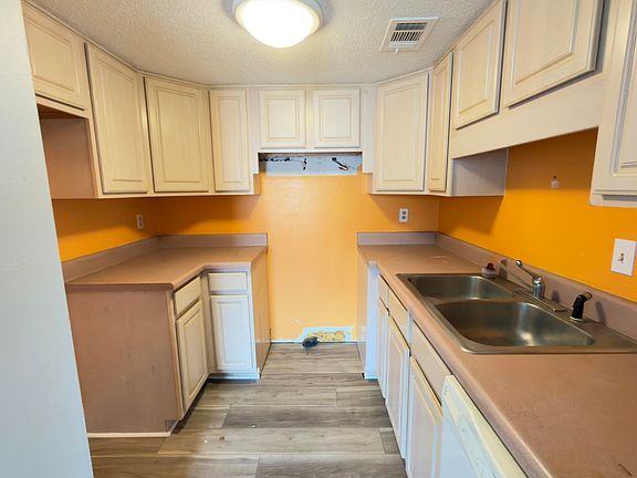 3rd image of 101 Old Ferry Rd Unit 12C