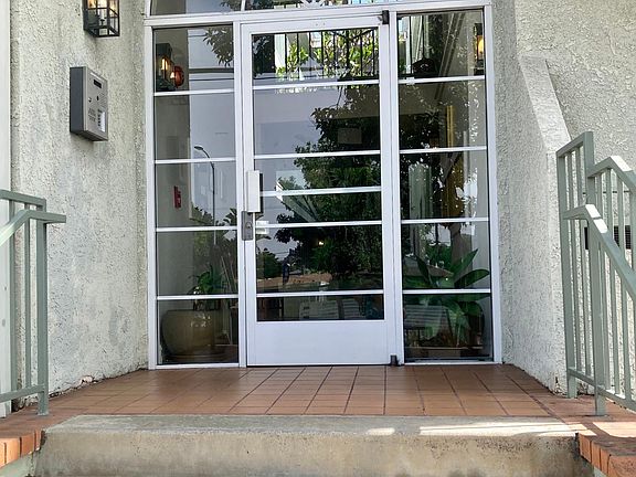 2nd image of 4470 S Centinela Ave #104
