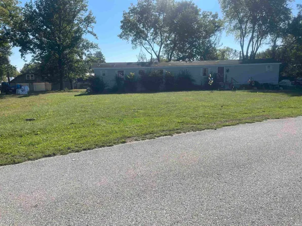 405 S 3rd St, Owensville, IN 47665