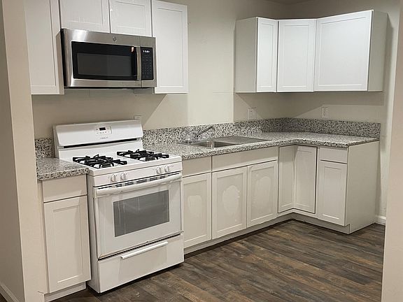 4th image of 634 33rd St #D