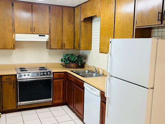 5th image of 133 Boardwalk Ln