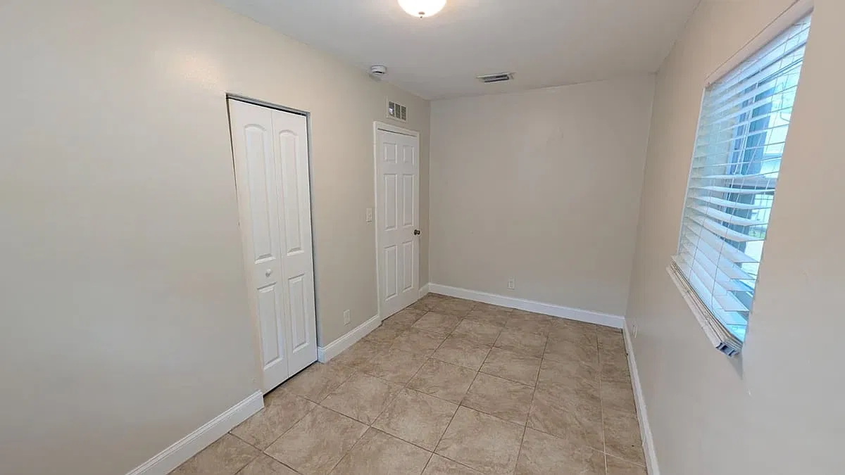 2511 NW 9th Street - 2511 NW 9th Street — Photo 1