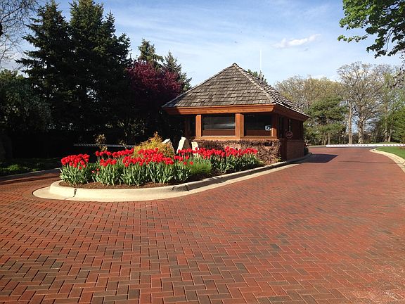 3rd image of 147 Briarwood N
