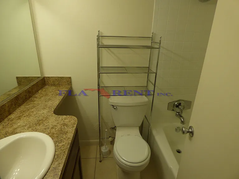 1160 Calle Del Norte #C — Photo 9