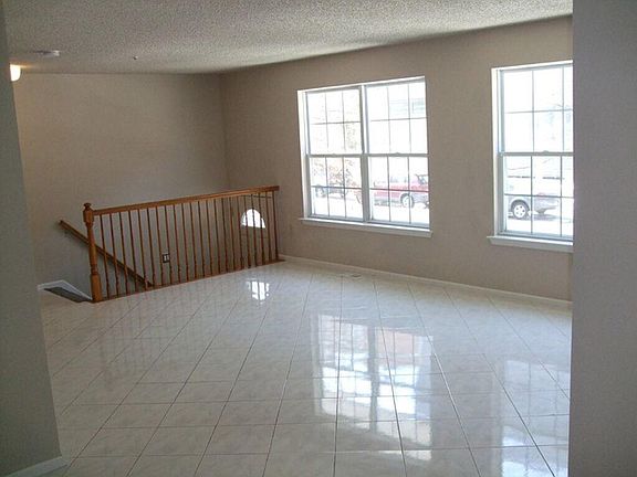 2nd image of 22 Richmond St #1209
