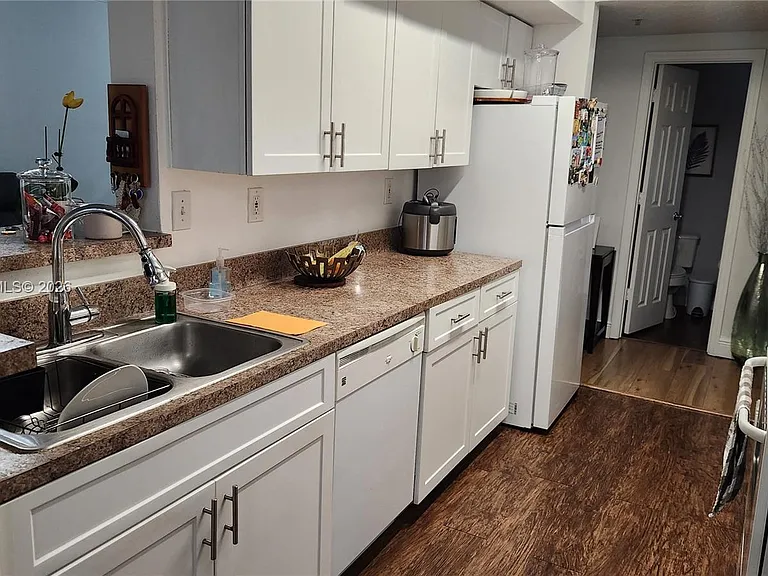 11601 SW 2nd St #21202 — Photo 5