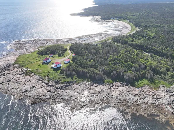 1954 Chemin Du Vieux Phare Bay, Trinita, QC G0H 1A0