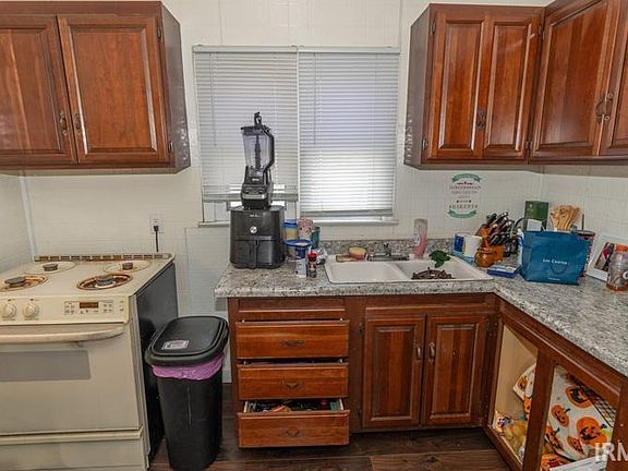 3rd image of 2030 Leininger Ave