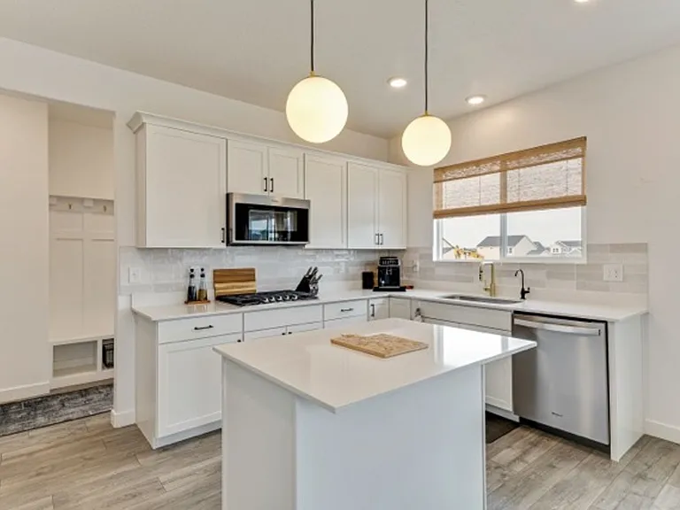 994 S 4090 W — Photo 17