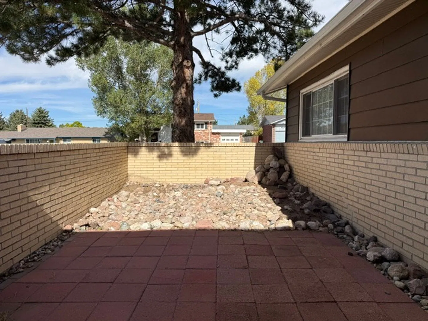 House For Lease — Photo 3