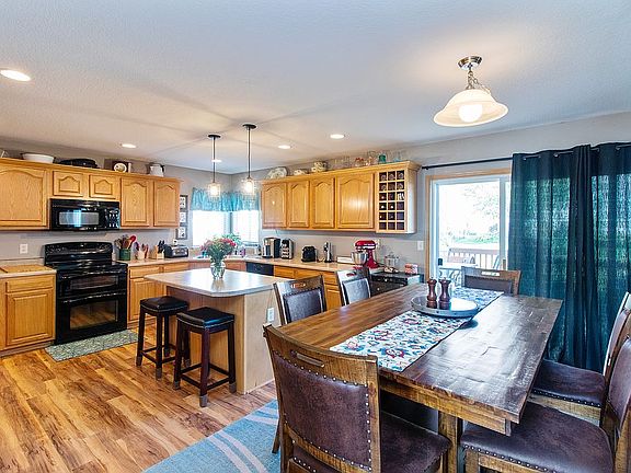 2nd image of 1001 10th Avenue Pl SE