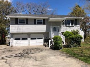 217 Newberry St, Brentwood, NY 11717