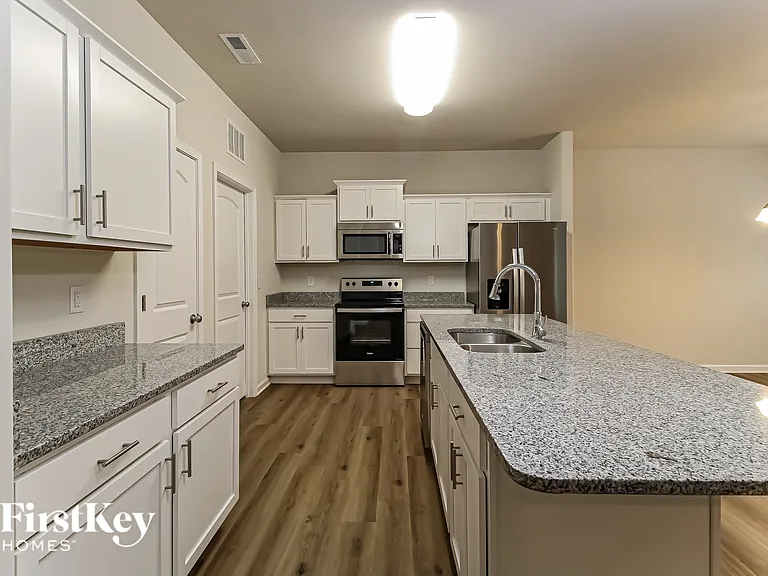 1136 Scarlett Dr — Photo 5