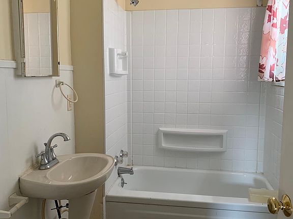 2nd image of 2100 N D St