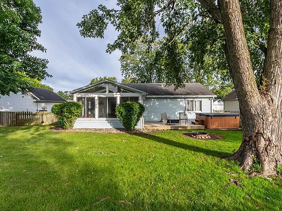 3rd image of 6216 Belle Isle Ln