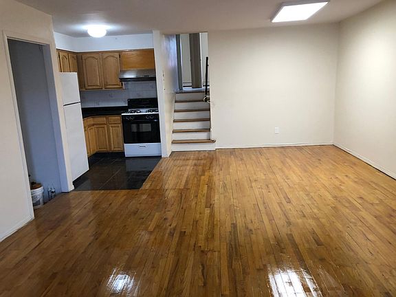 5th image of 80 Bay 46th St APT 3
