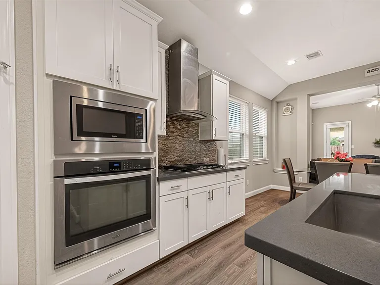 2209 Hidden Meadow Ln — Photo 17