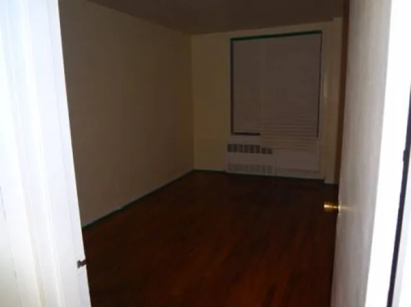 4142 71st St, Woodside, NY 11377