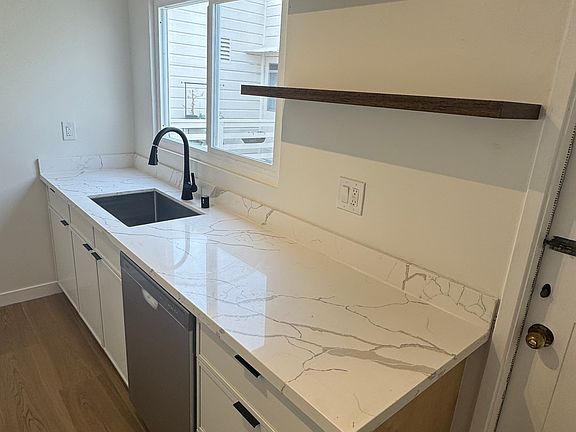 2nd image of 770 Monterey Blvd APT 3
