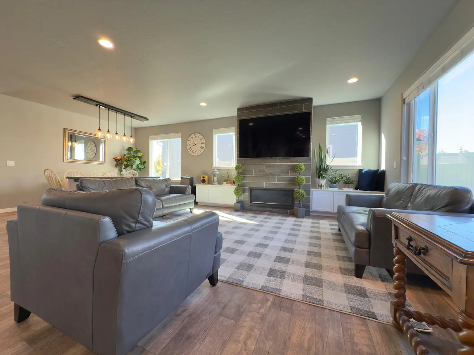 4 bed, 2.5 bath, 3114 sqft, $3,295 — Photo 2