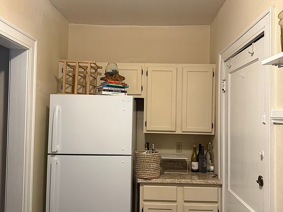 5th image of 1805 E Newberry Blvd #2