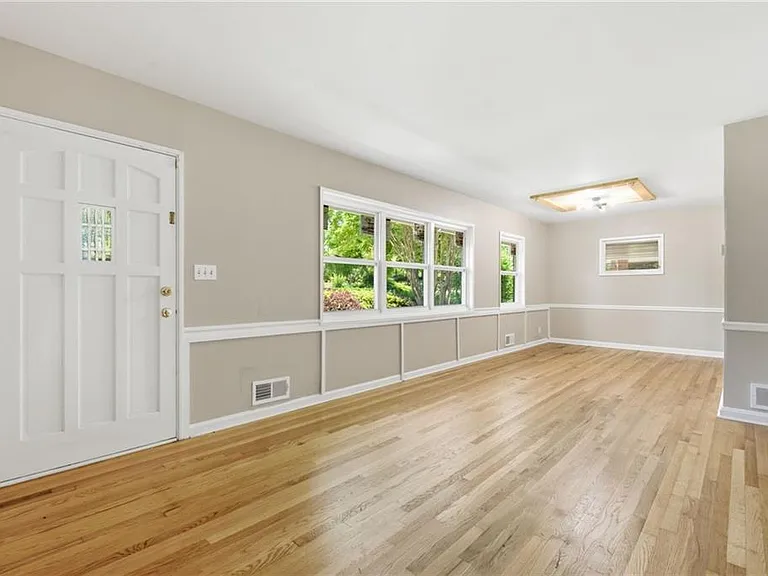 2140 Oakawana Dr NE — Photo 13
